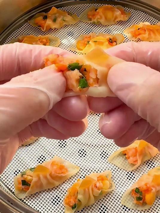 玉米鲜虾饺 软嫩鲜香，鲜嫩多汁，宝宝完全不够吃
