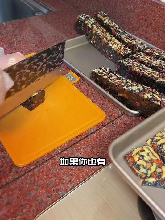 晨起养生小技巧!阿胶糕搭配小米粥,补气血同时还养胃