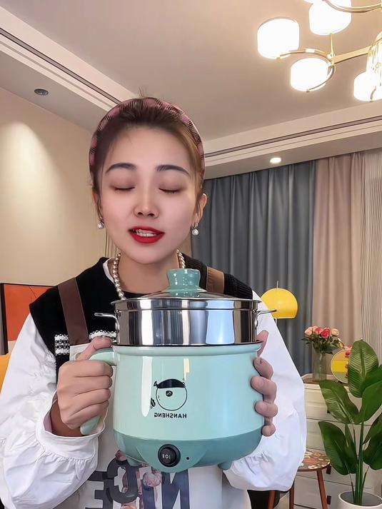 #回家过年倒计时#小电煮锅功能实用价格亲民，一机多用，简化厨房厨具，提升生活便利度