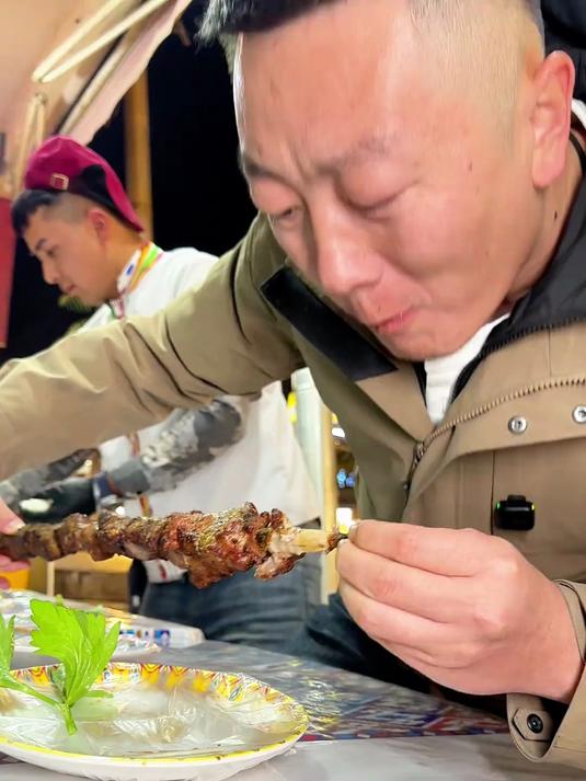 吃过第二大的烤肉,180一串,还都是腱子肉,太香了