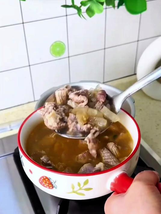 秋冬滋补就喝它!酸萝卜老鸭汤,解腻又开胃,新手也能一次成功