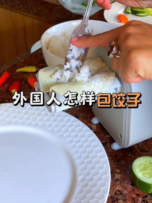 外国人包饺子,学不来啊