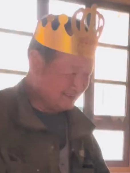 今天是爸爸60岁生日,六十年来第一次给爸爸过生日