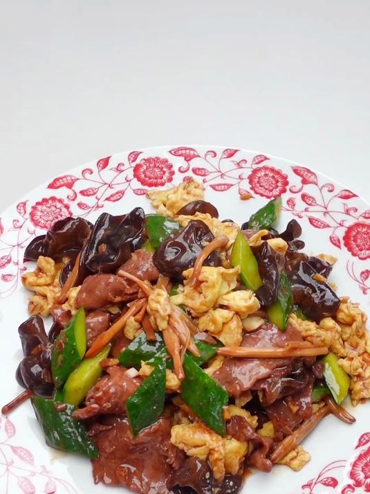 牛肉真是好吃又健康 大伙多多吃 苜蓿肉 炒牛肉 耗油牛柳