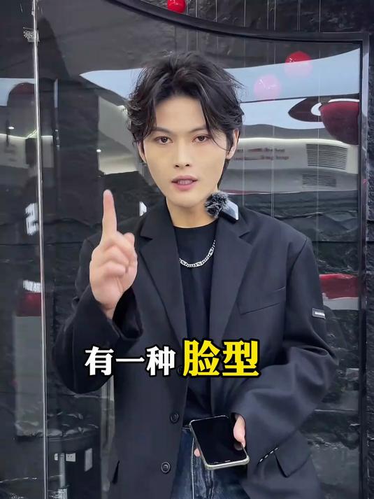 求求了!方脸的女生 别再走弯路了!这条视频告诉你 最适合的发型