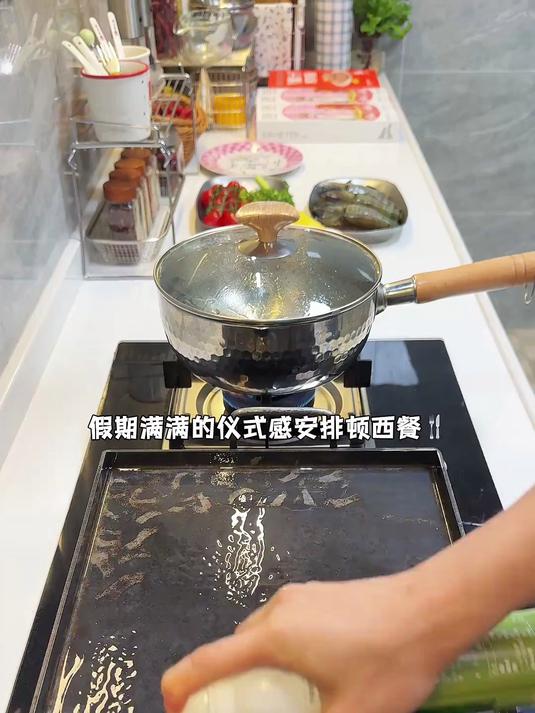 今日菜单 -牛排拼盘 -番茄肉酱意面 -芥末罗氏虾 空刻意……