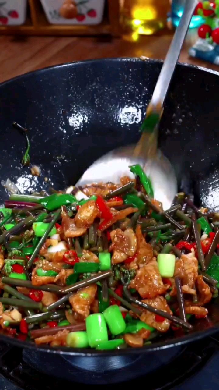 蕨菜炒肉,超级好吃的下饭菜&nbsp;