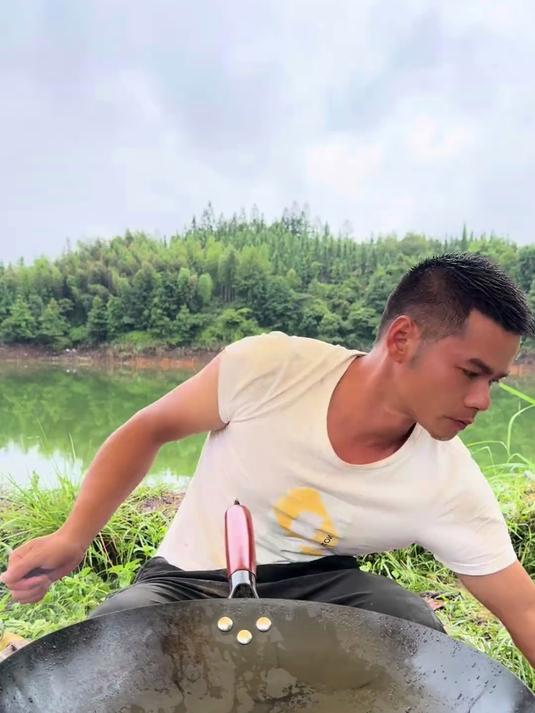 水库钓大鱼第二天,昨天晚上钓了三条黄辣丁两条土鲶鱼