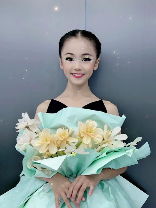 学舞蹈的女孩 #国标舞妆容与发型拉丁舞英中国际#