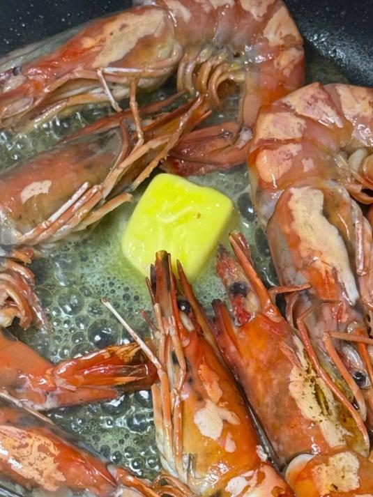 超大黑虎虾蘸甜辣酱!甜辣配鲜