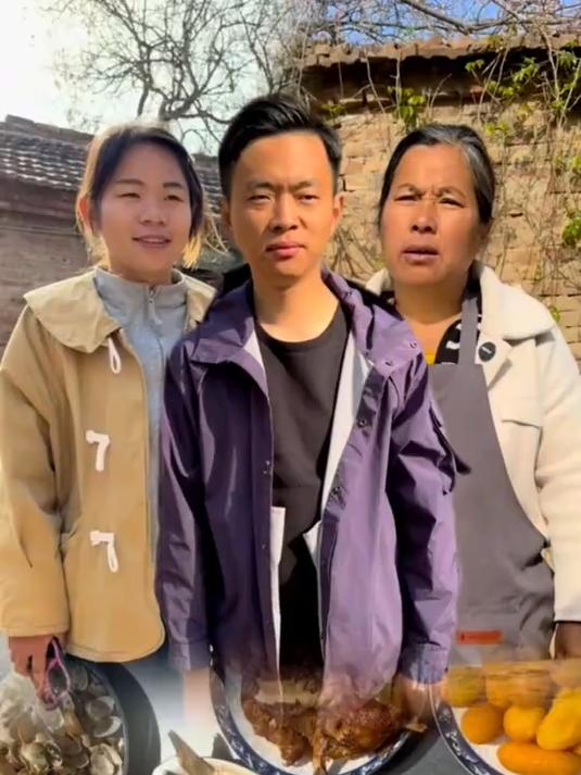 婆婆说冰箱里还有个大白条鸡，她自己都没舍得吃，让我给炖炖吃