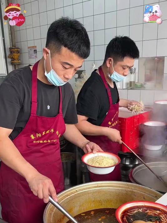 麻辣牛油浇头,弹牙牛肉大片,襄阳牛肉面封神了