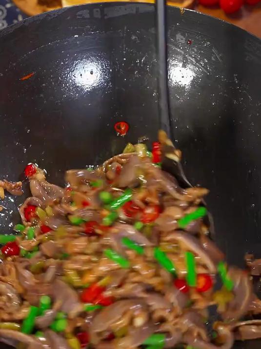 就这个酸辣鸡杂,香辣脆嫩
