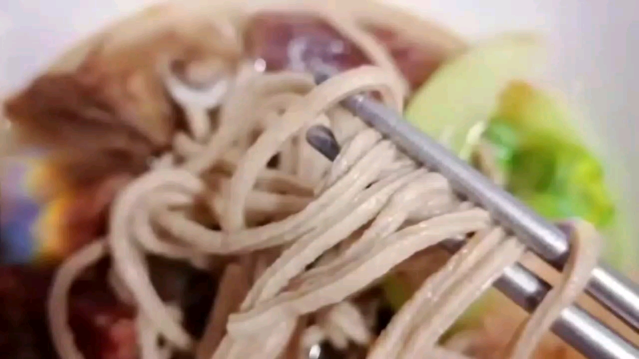 夜宵来啦! 这个糖友也能吃噢! 晚上买了菜、鸭脖、面筋准备煮个夜宵!!! 面是糖友饱饱的控