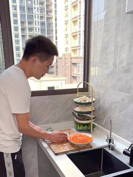 厨房菜乱放？有了这个置物架，台面瞬间整洁，实用