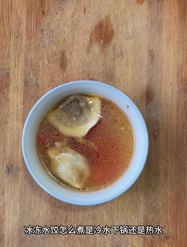 冰冻水饺怎么煮是冷水下锅还是热水,当然是热水下锅