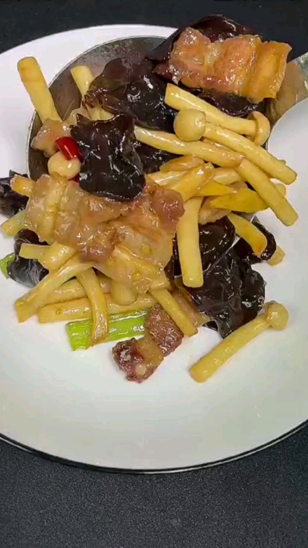 白玉菇炒木耳