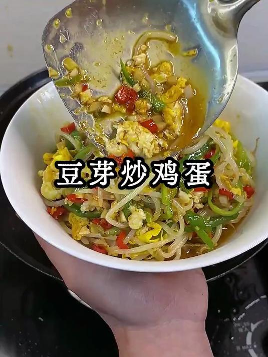 简简单单的豆芽炒鸡蛋，拌饭吃特别香 #鸡蛋炒豆芽 #湖南人吃什么菜 #家常下饭菜