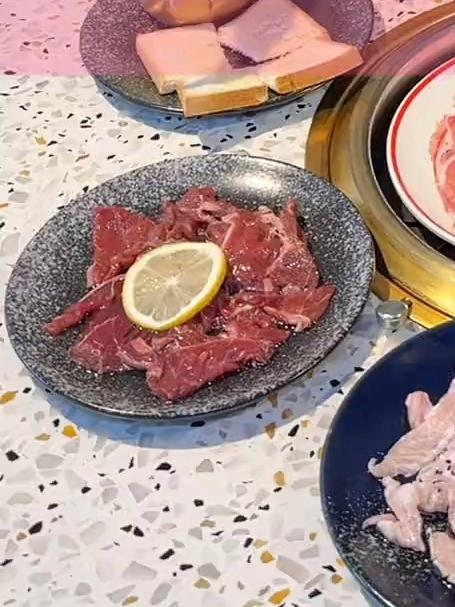 东莞桥头这家炭火烤肉，吃烤肉和石锅拌饭了！