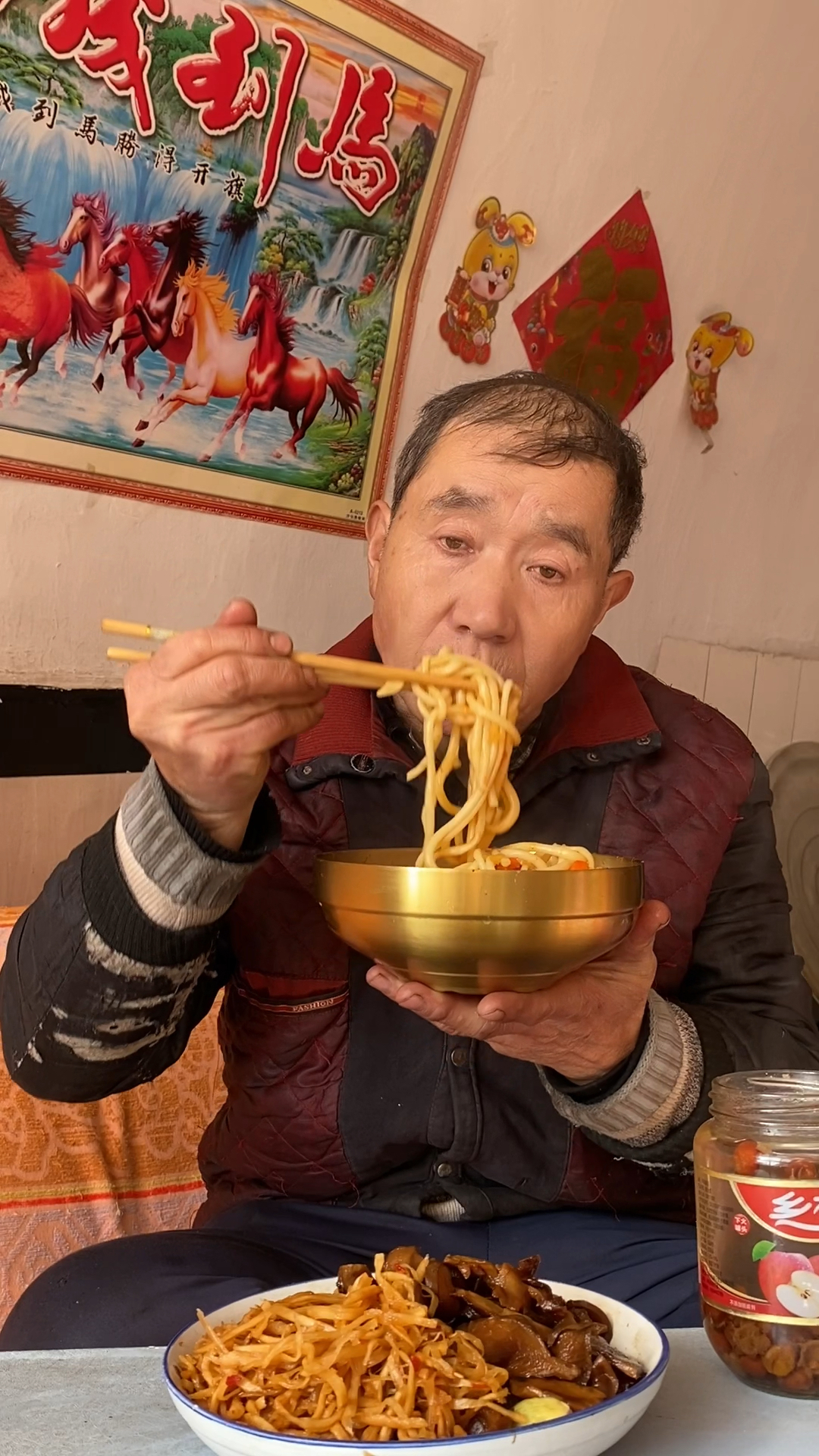 农家拉面浇素臊子,爽滑劲道,做法简单