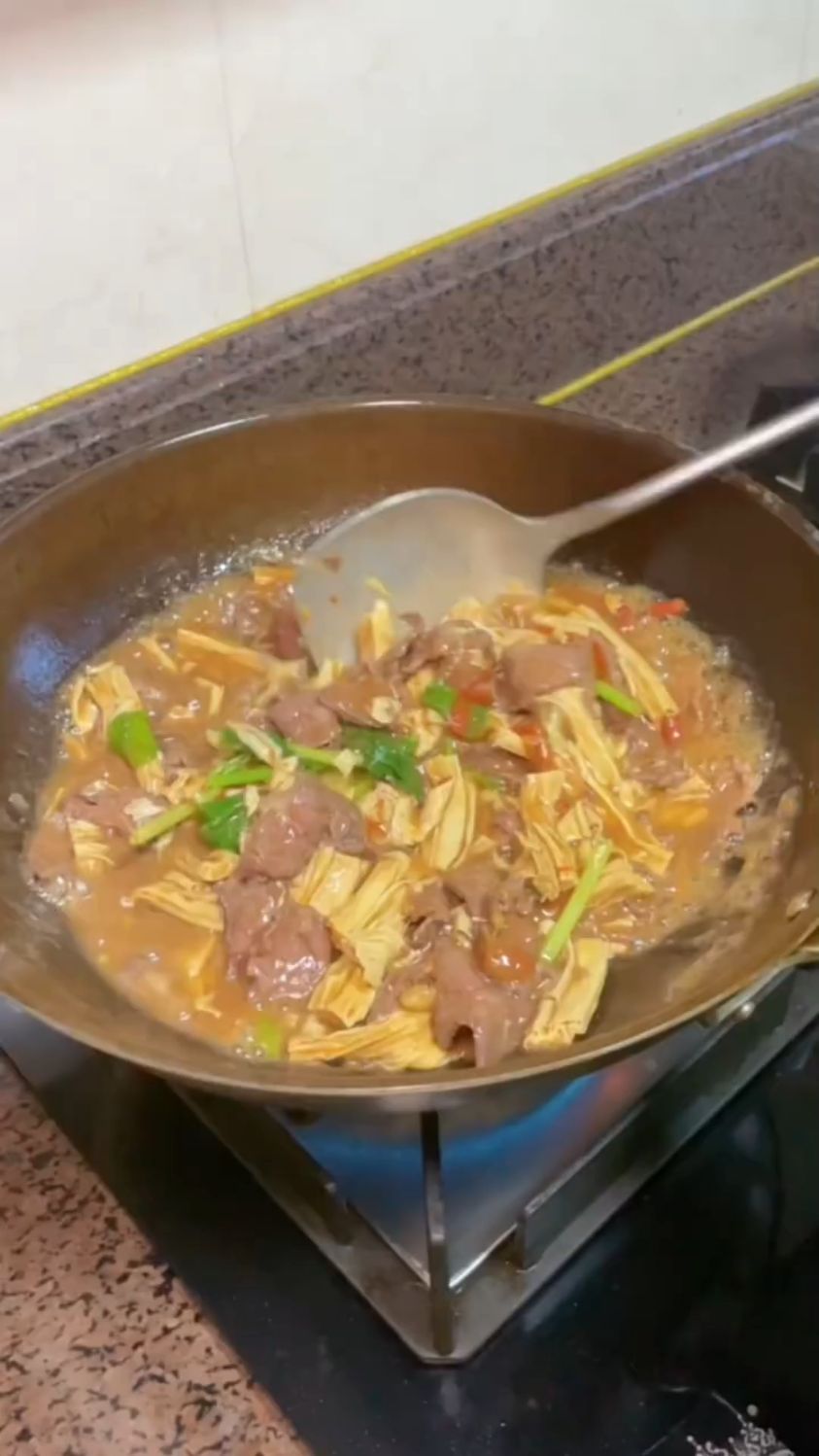 腐竹焖牛肉这样做