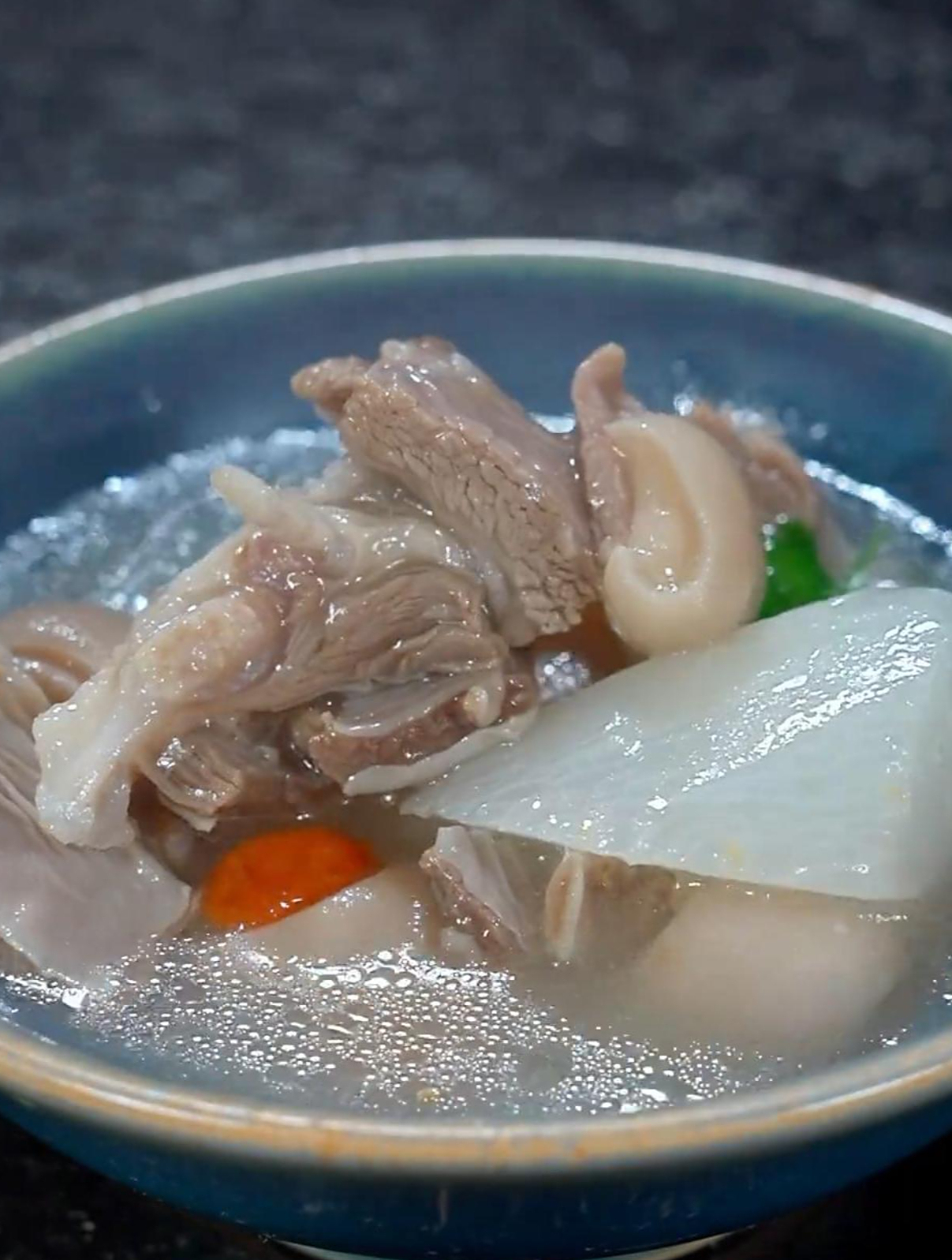 炖羊肉直接下锅炖就是大错,这样炖的羊肉汤,汤鲜味美