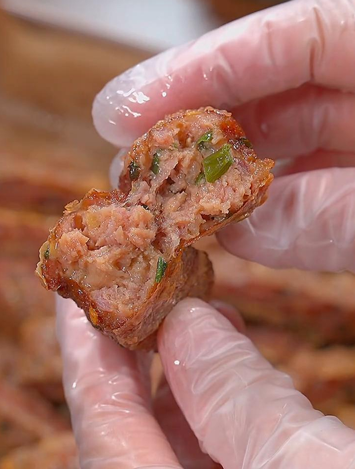 这样做的炸松肉咬一口,外酥里嫩,满口留香