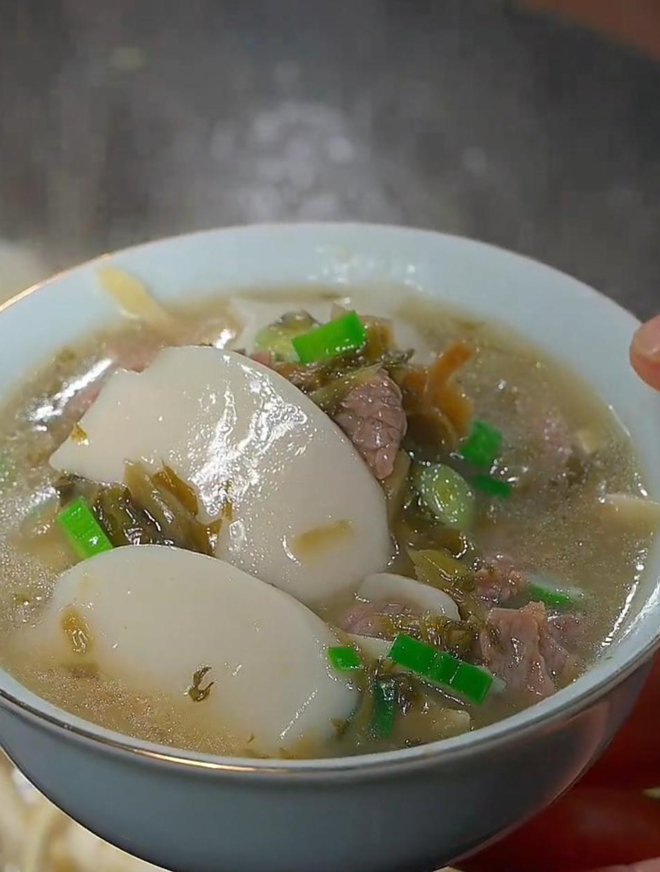 年糕怎么做好吃,今天分享这个雪菜年糕汤,你可不能错过了