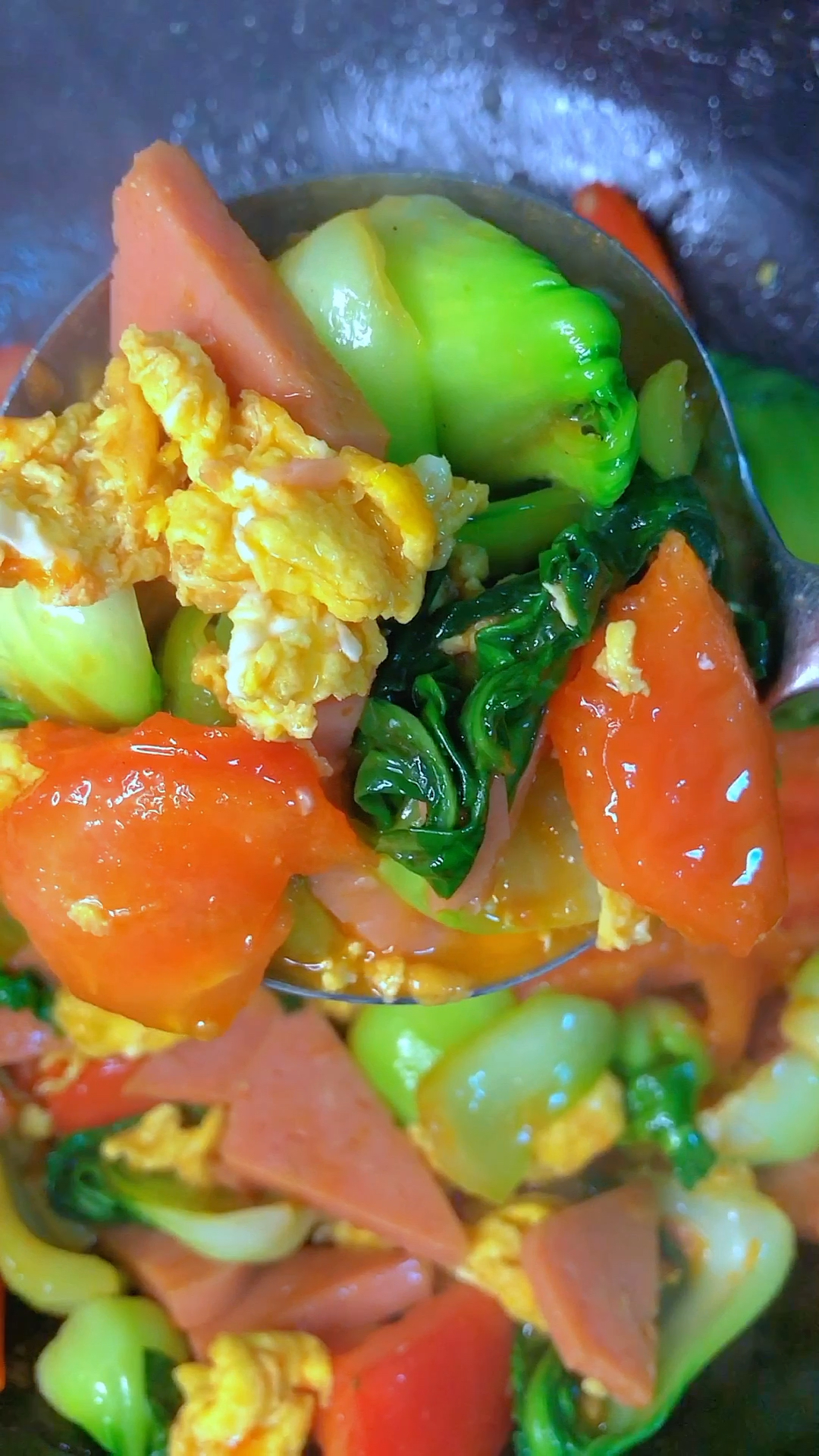 用油菜,鸡蛋,午餐肠,西红柿,做一道家常菜