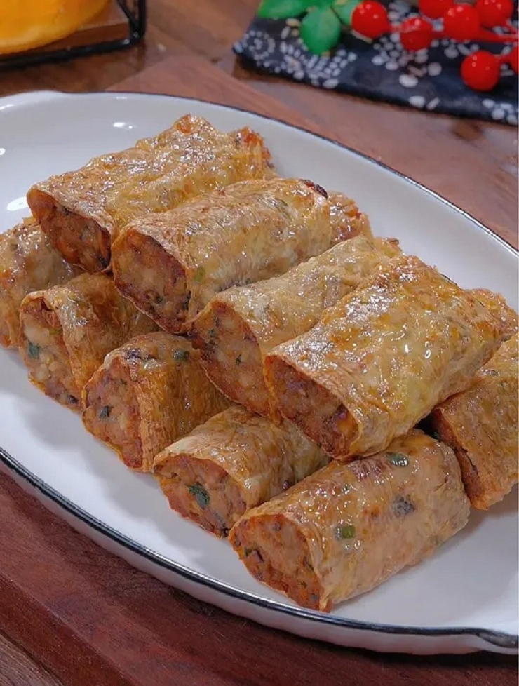 年夜饭做一道这样的莲藕腐皮肉卷,外酥里嫩,全家都爱吃