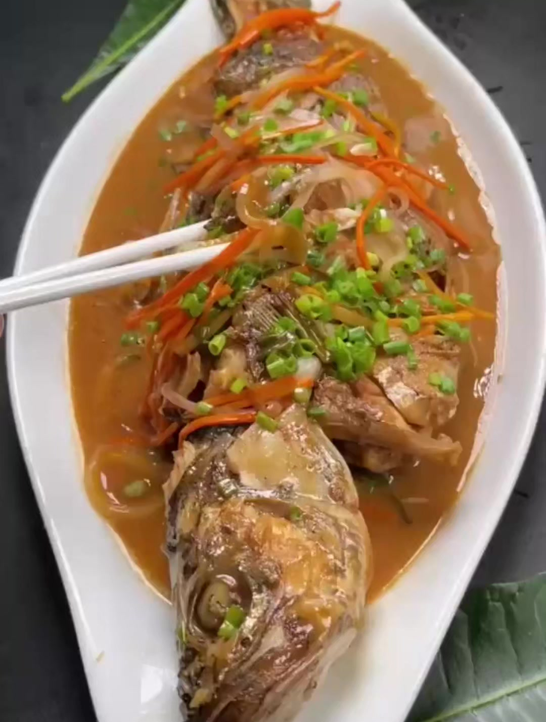 不拍粉不油炸不勾芡,一锅出菜的红烧鲈鱼,简单好吃有创意