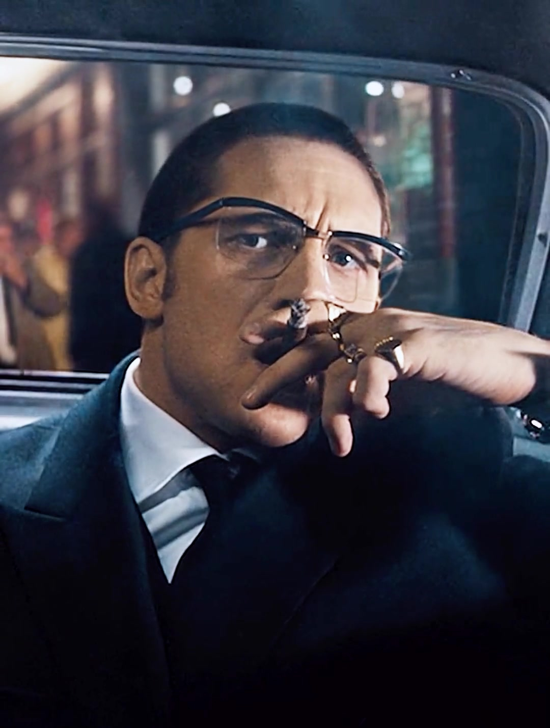 汤姆哈迪 西装暴徒