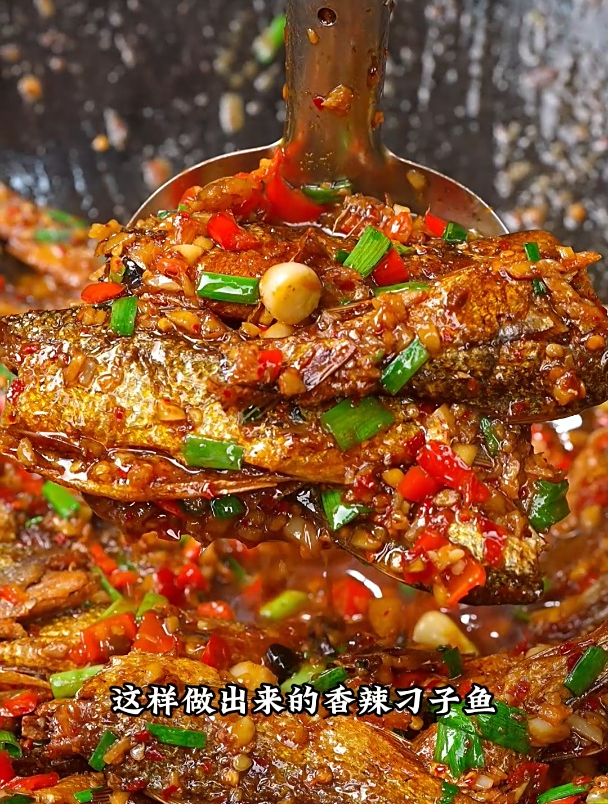 靠山吃山靠水吃鱼,湖南的香辣手撕鱼那可是下饭下酒的天花板