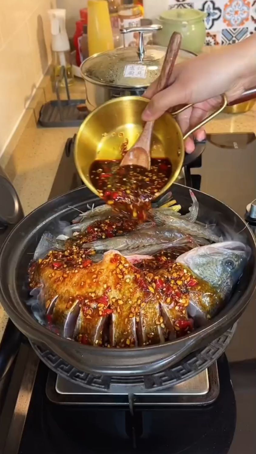 鲈鱼海鲜煲这样做