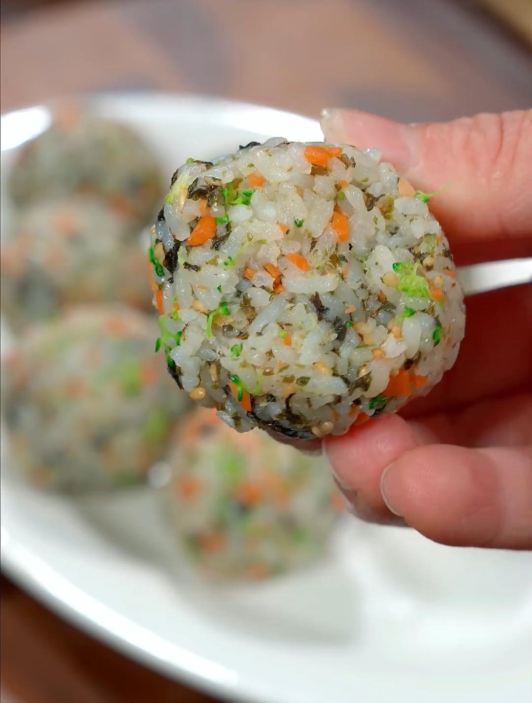 这样做的米饭团子好吃又下饭,营养健康