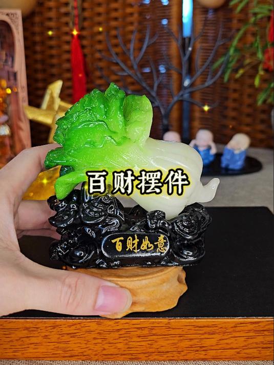 很好看的一款白菜摆件，白菜谐音就是百财，很多家庭公司都会摆放
