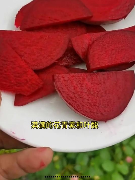 甜菜根吃法多样!直接吃炒着吃榨汁喝,富含花青素