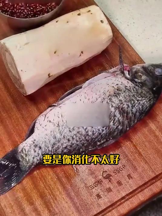 清润降噪赤小豆粉葛鲫鱼汤:熬夜后喝,清热不燥火