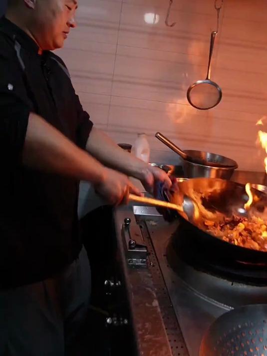 萝卜烧牛肉 家常做法,做一个很好吃的大菜,萝卜烧牛肉