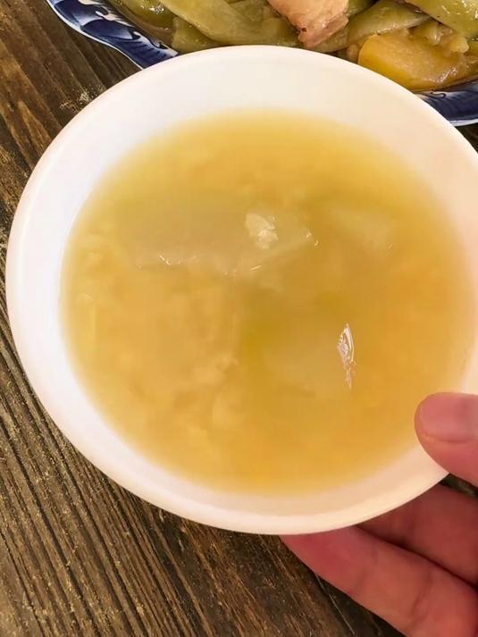 「冬瓜绿豆汤」天儿太热了,老妈熬了一锅冬瓜绿豆汤