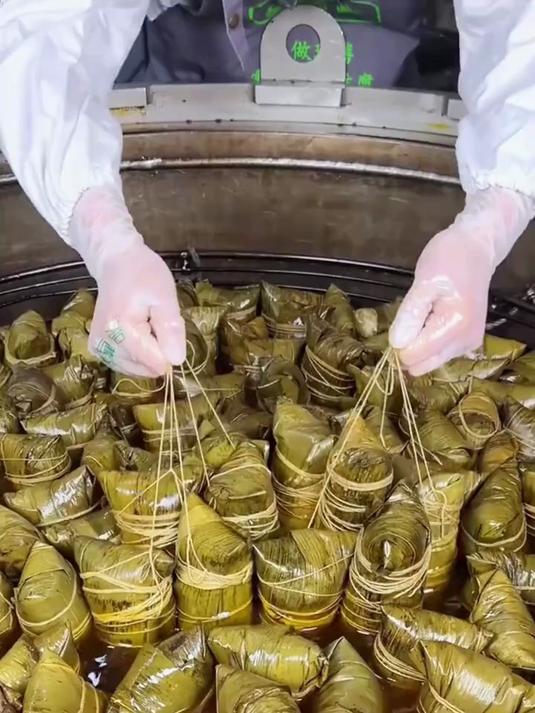 蛋黄肉粽鲜肉粽新鲜手工早餐,肉粽、甜粽多样选择!