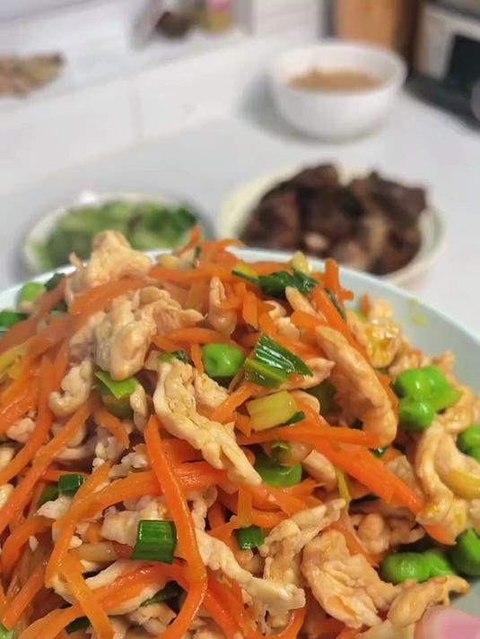 每周必做一次的胡萝卜炒鸡胸肉丝
