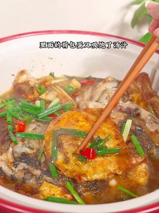 又是一道湖南经典下饭菜鱼头焖荷包蛋