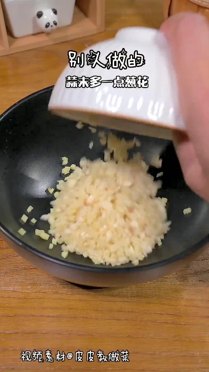 葱香鸡翅,满满的葱香软香加上酥酥的外皮