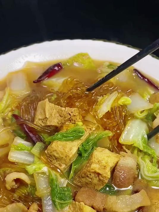 美食分享 爱上美食 白菜粉条五花肉冻豆腐嘎嘎香