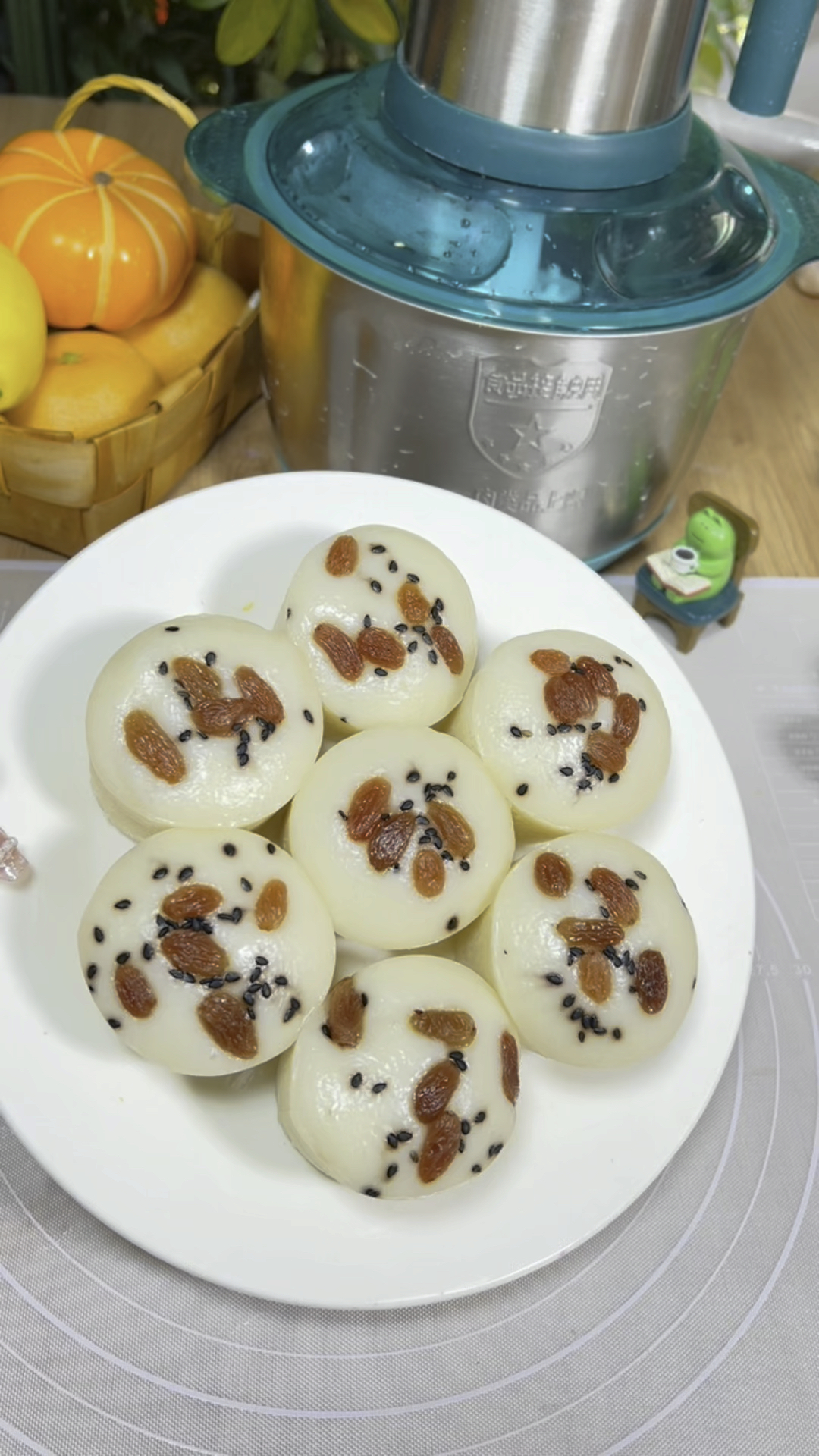 大米不要蒸着吃了,用绞肉机做出来的大米发糕,一次就成功!香喷喷的太好吃了