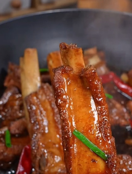 好吃的红烧排骨做法,简单又美味~