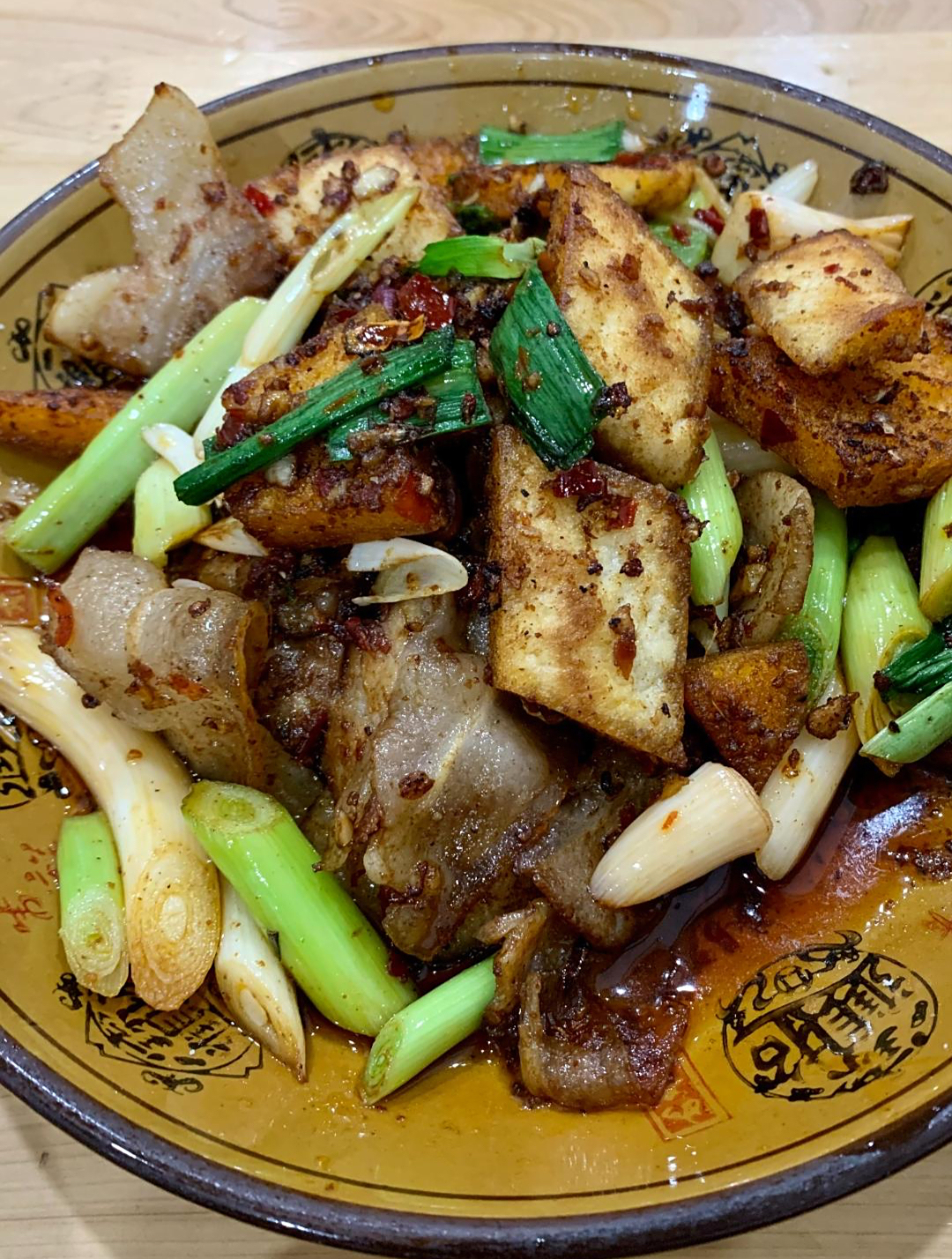 锅盔回锅肉,满载乡愁的川味回锅肉,在成都好难吃的到