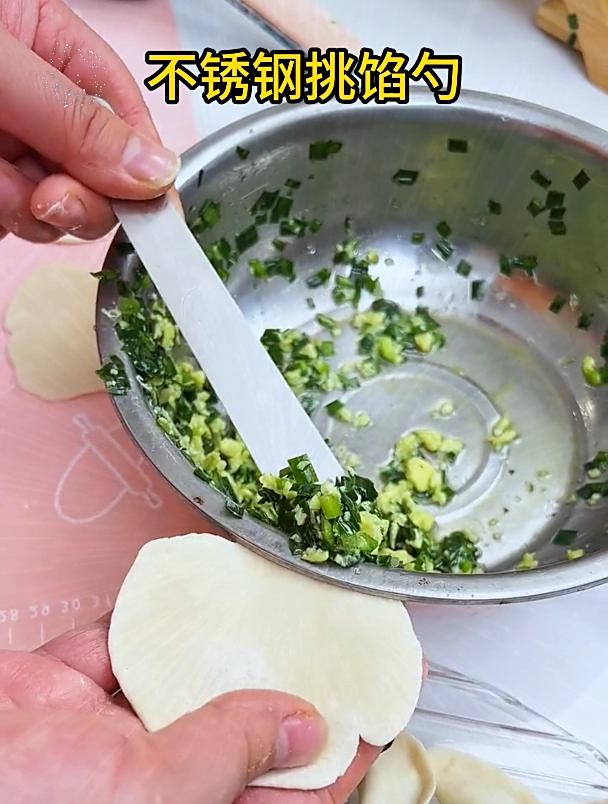 用这个铲馅勺包饺子,更快速还不粘