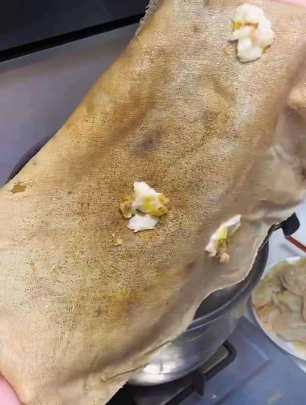 平时蒸馒头总是特别不卫生,买了这个蒸笼布,不粘锅又好用